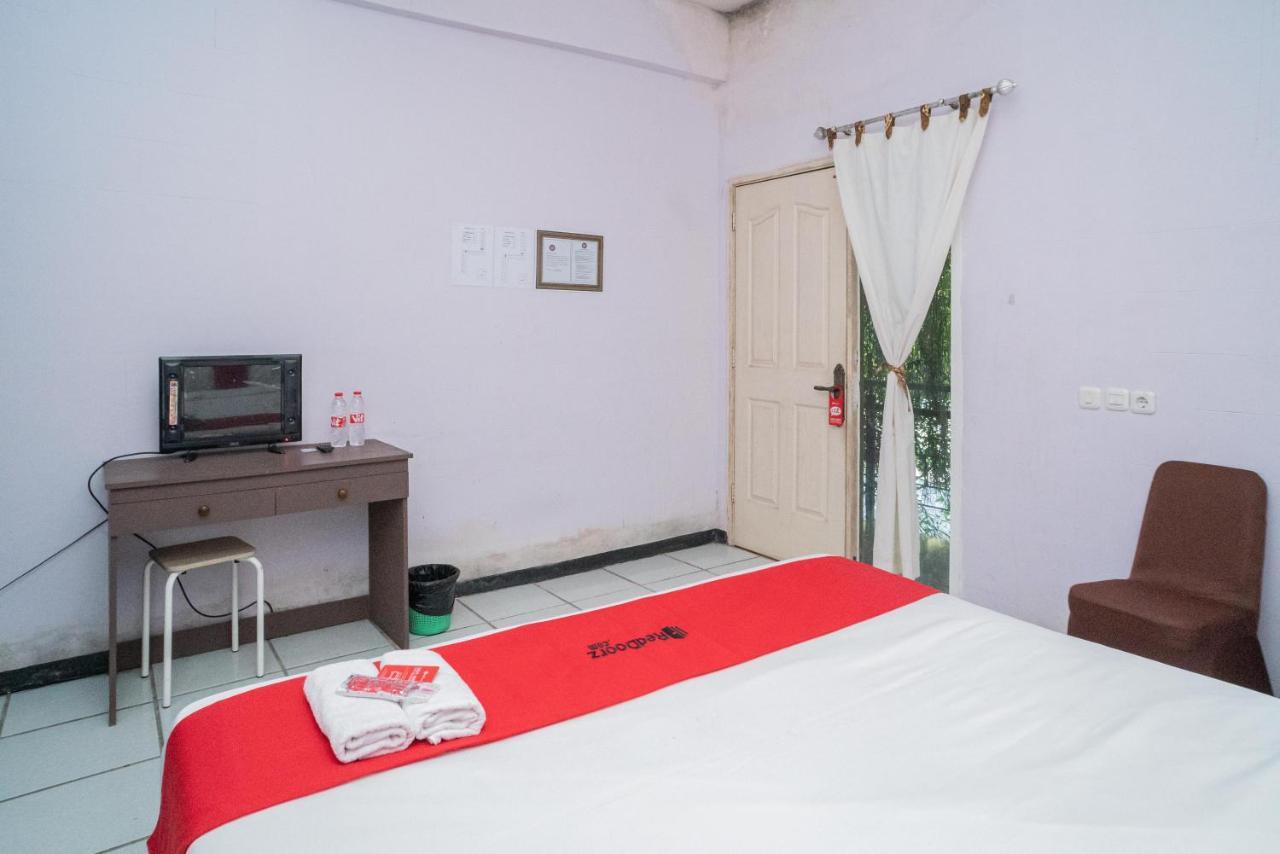 Reddoorz Plus Syariah At Lotus Hotel Bojonegoro Exterior photo