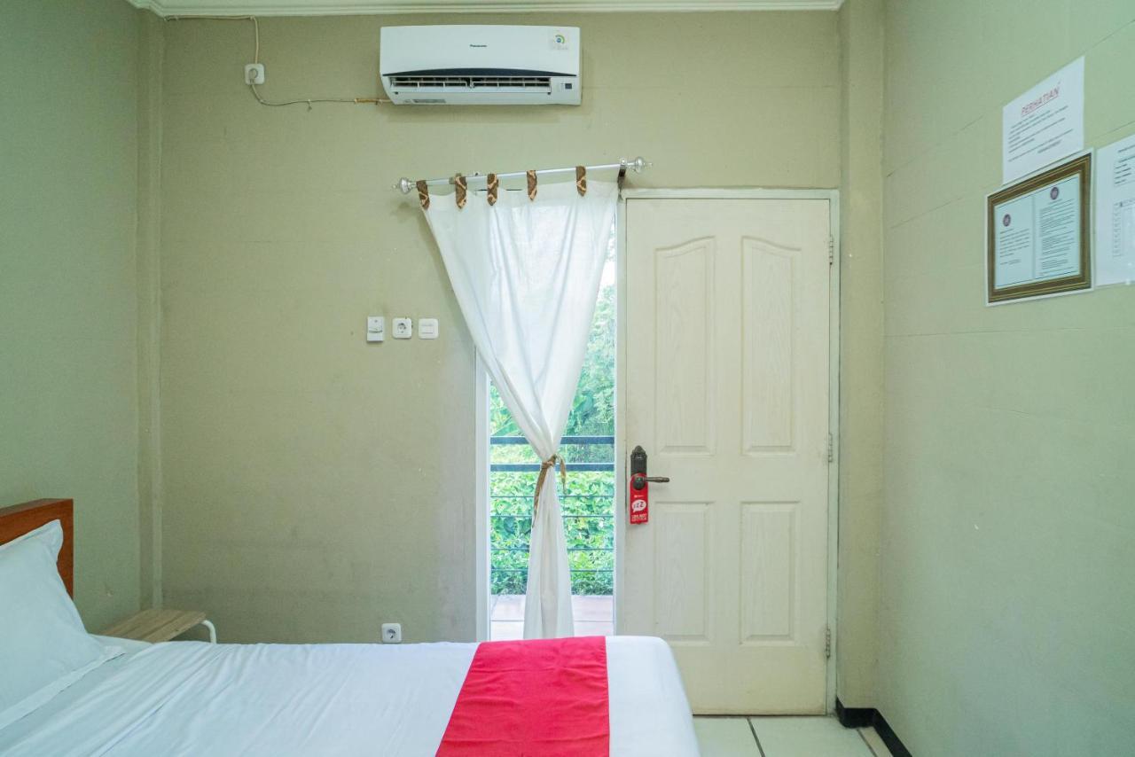 Reddoorz Plus Syariah At Lotus Hotel Bojonegoro Exterior photo