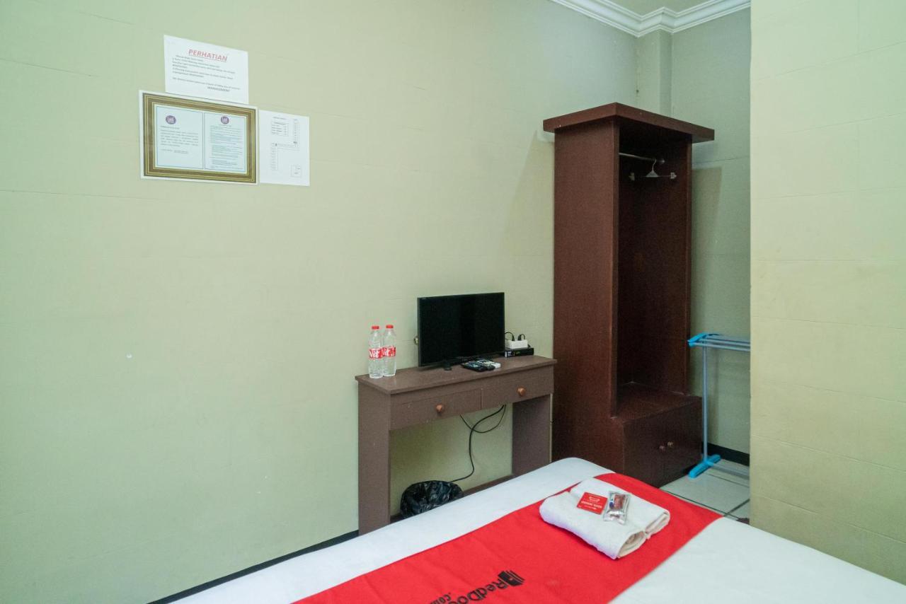 Reddoorz Plus Syariah At Lotus Hotel Bojonegoro Exterior photo